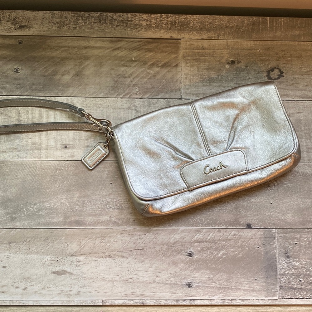 Vintage metallic Coach 🤍